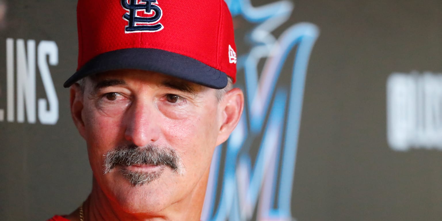 St. Louis Cardinals' Mike Maddux nails two holes-in-one before NLCS Game 3