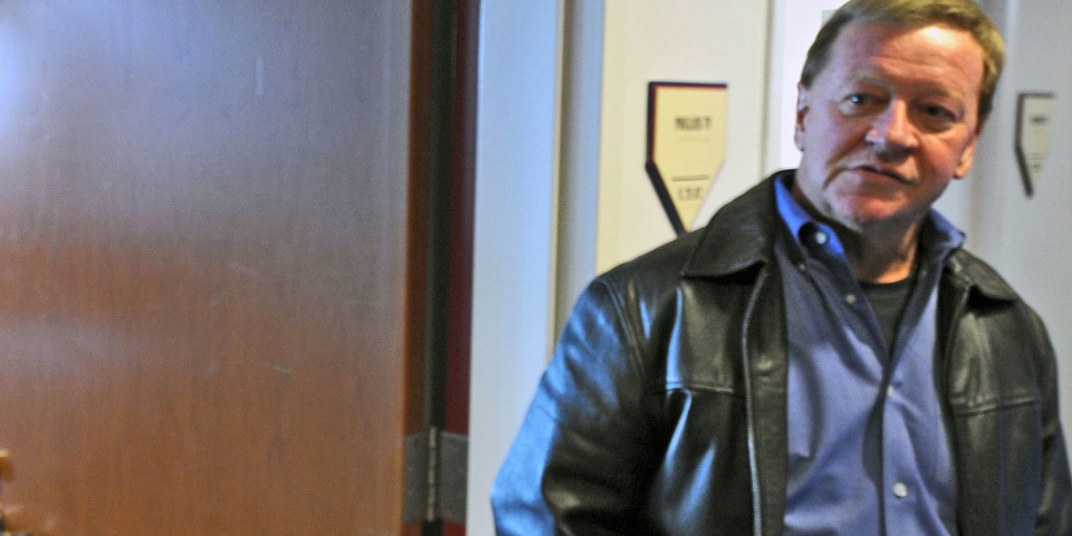 Philadelphia Phillies broadcaster, Chris Wheeler, stand outside of News  Photo - Getty Images