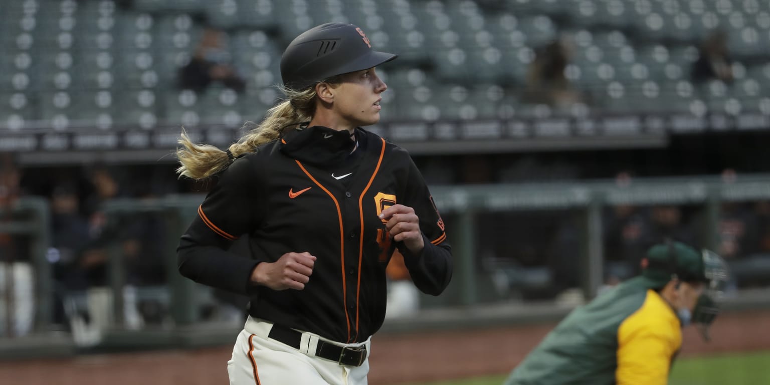Giants make history with first female first base coach