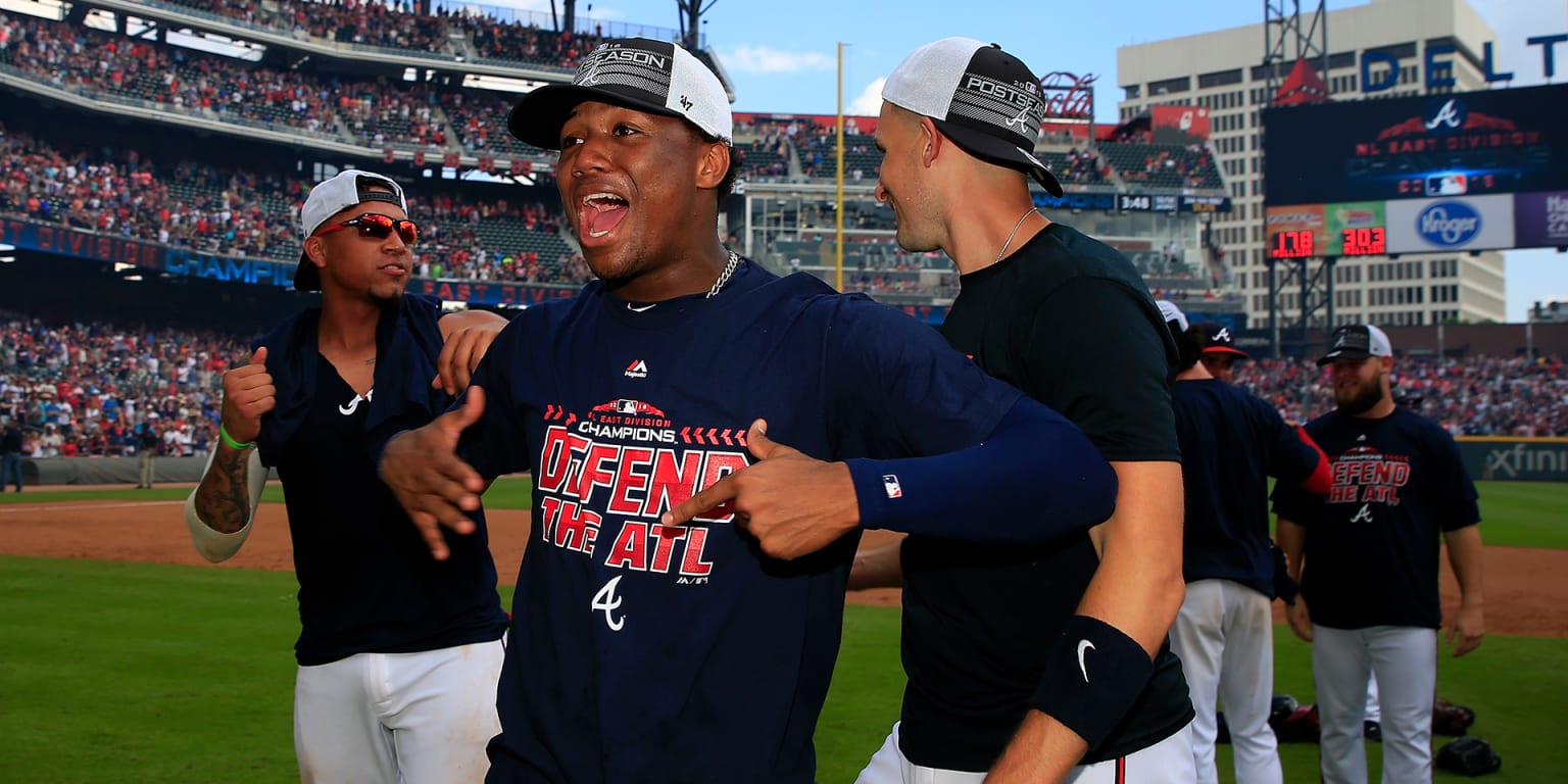 Barry Larkin and Mariano Duncan of the Cincinnati Reds celebrate News  Photo - Getty Images