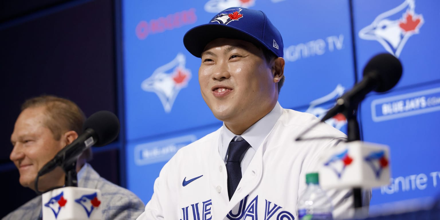 29th Dec, 2022. Major leaguer Ryu heads for U.S. Ryu Hyun-jin, the Toronto  Blue Jays' South Korean pitcher, speaks to reporters at Incheon  International Airport, west of Seoul, on Dec. 29, 2022