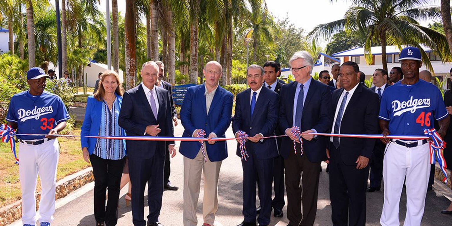 Los Dodgers inauguran renovada academia en la República Dominicana