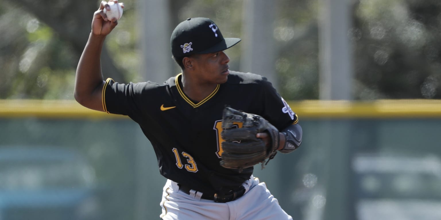 Ke'Bryan Hayes named a Gold Glove finalist at third base