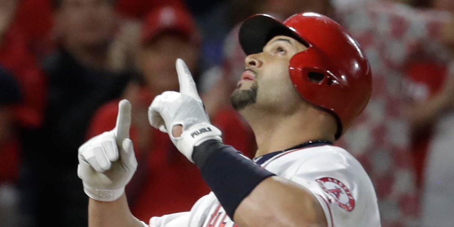 Albert Pujols yanks out Bartolo Colon's jersey 