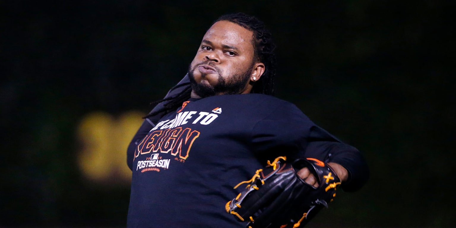 Johnny Cueto arrives at Giants’ spring camp