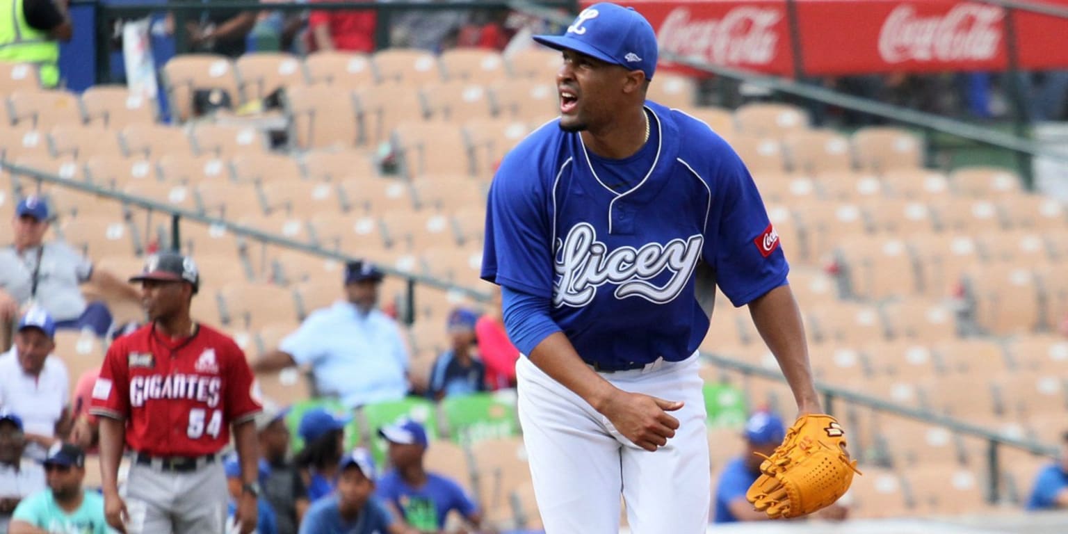 R.D.: Echemendia luce y guía victoria del Licey sobre Gigantes en playoffs