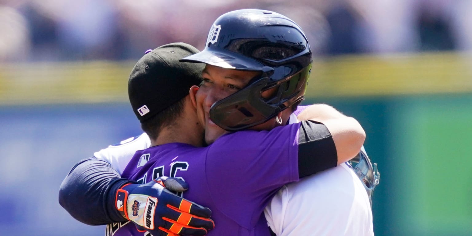 Rockies' Jose Iglesias honors his father with base hit and tears