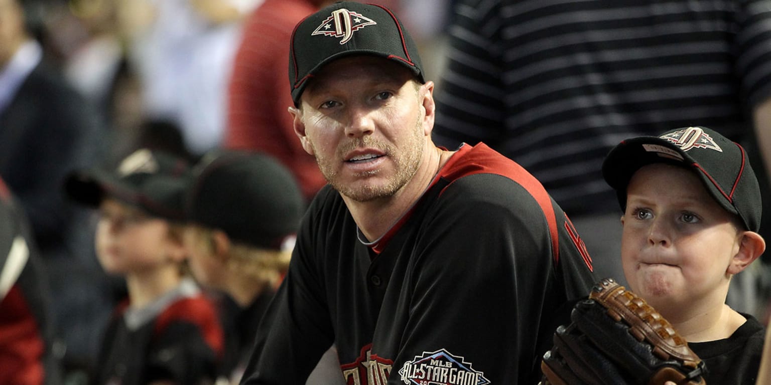 Baseball great Roy Halladay dies in crash of his brand-new Icon A5 plane