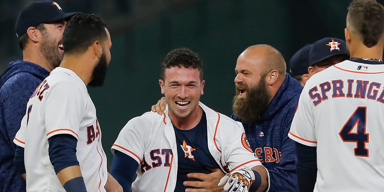 Minute Maid Park batter's eye undergoing changes after players voice  concerns - The Athletic