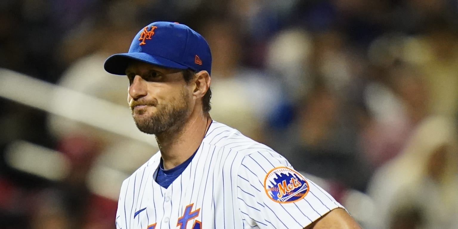 Mets' Max Scherzer gets bitten by one of his dogs on pitching hand