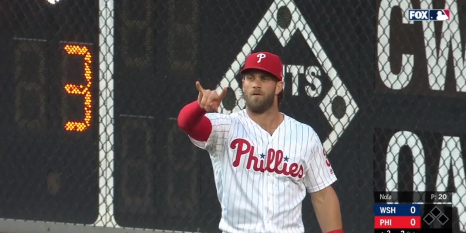 Bryce Harper makes amazing throw from right field