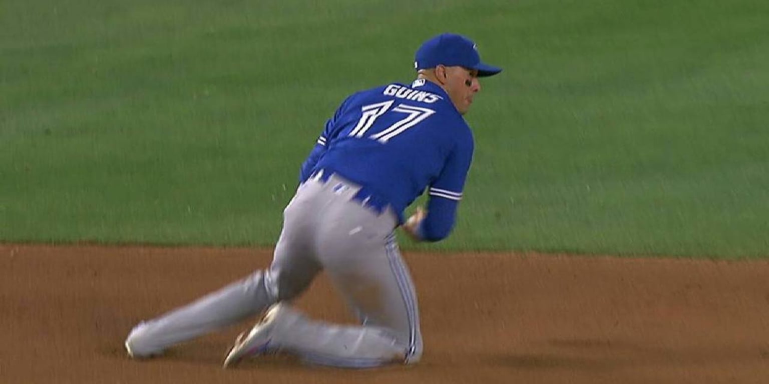 Blue Jays' Ryan Goins makes incredible plays his routine