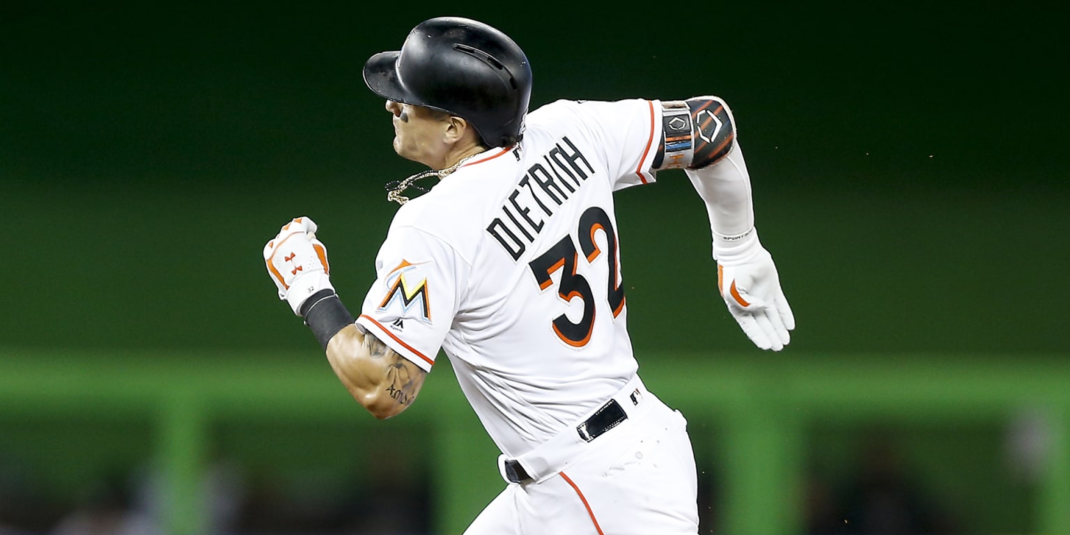 SF Giants: Former second baseman DFA'd by Marlins