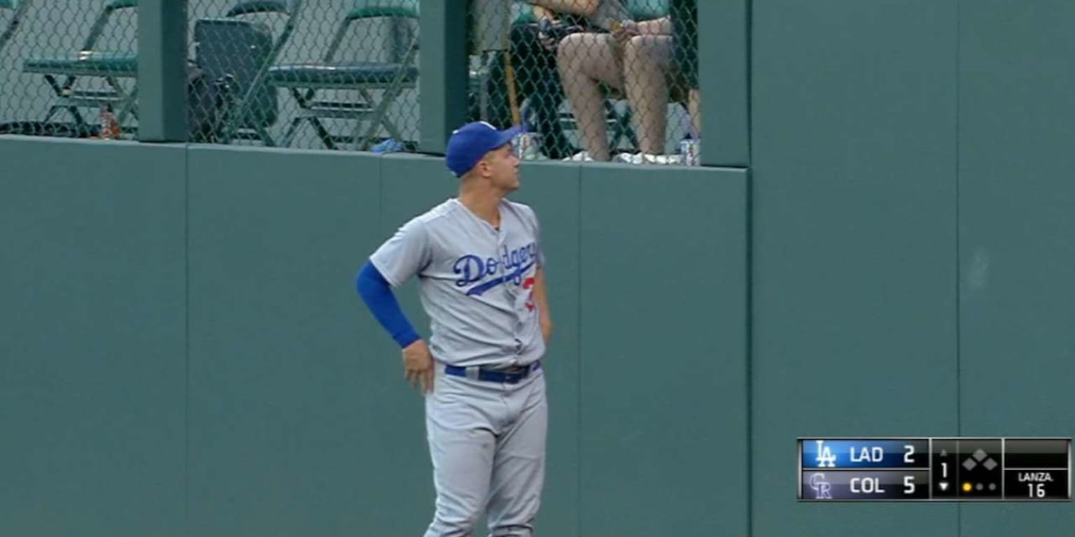 Joc Pederson breaks a cleat during AB. : r/baseball