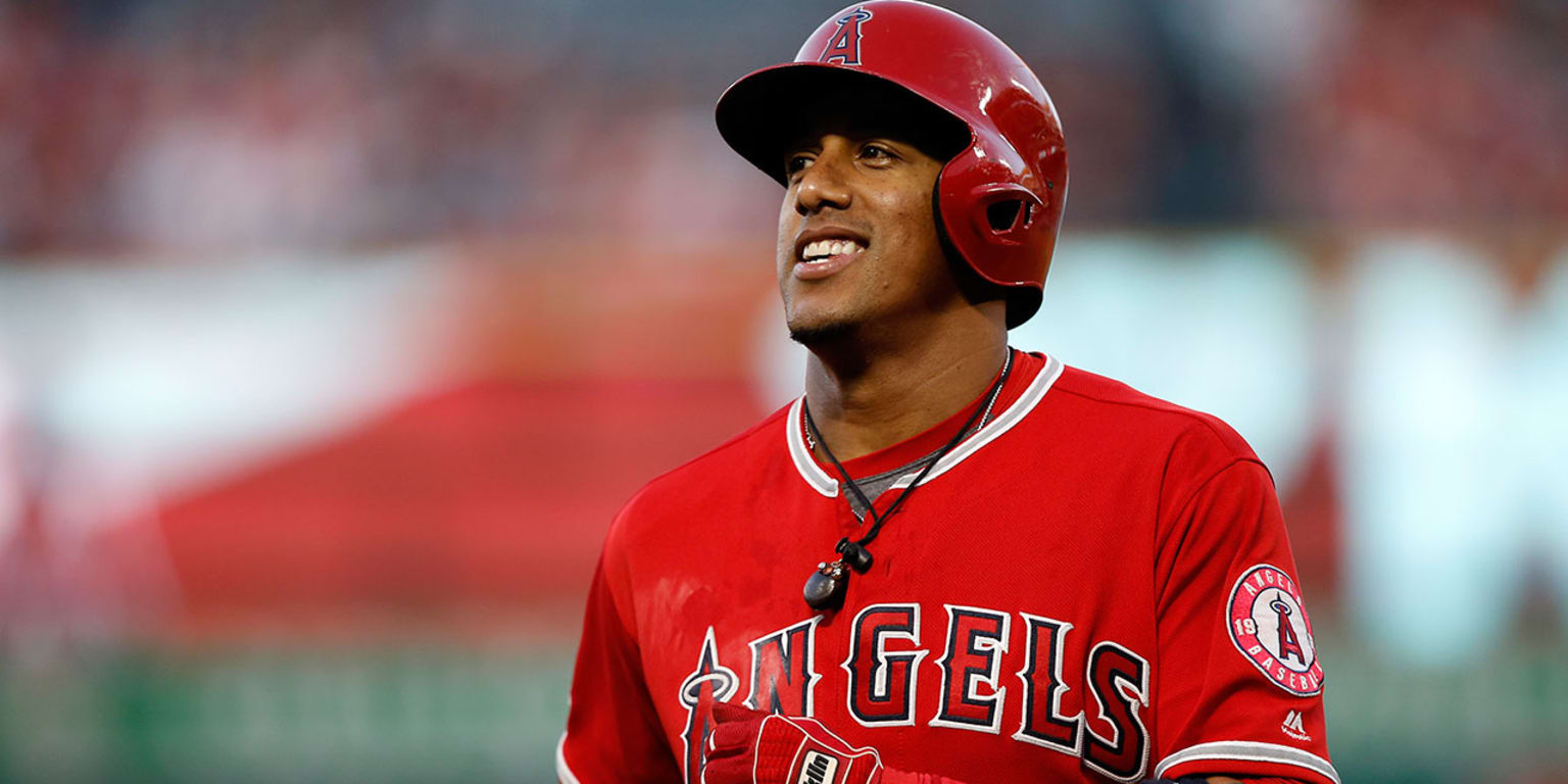 Angels' Yunel Escobar exits with injury
