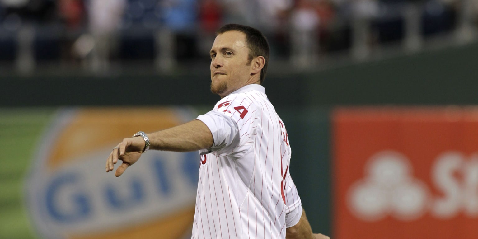 Brad Lidge visits Phillies to help young arms
