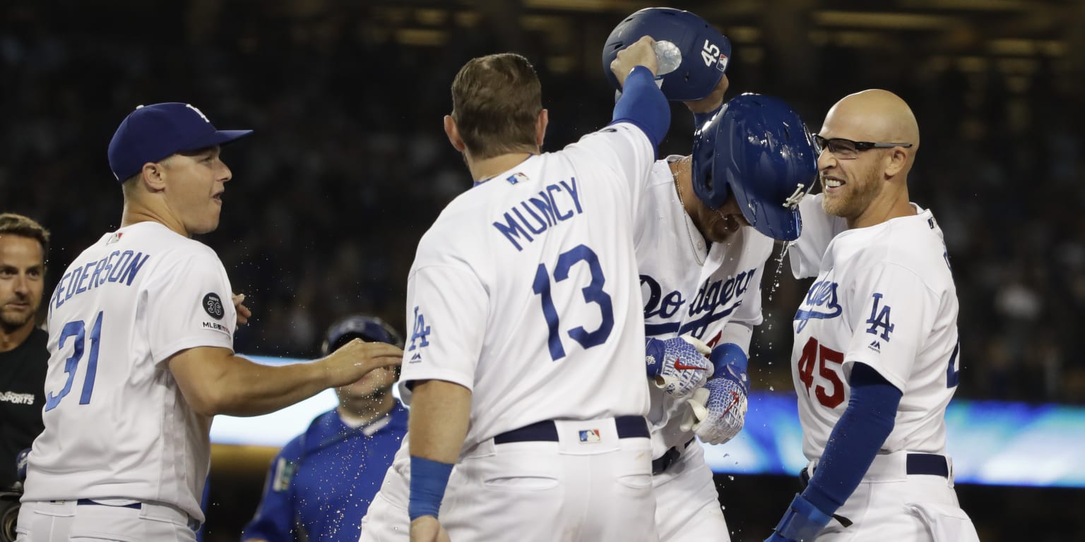 Cody Bellinger drives in the game-winning run in the top of the 9th to send  the Dodgers to the NLCS! 