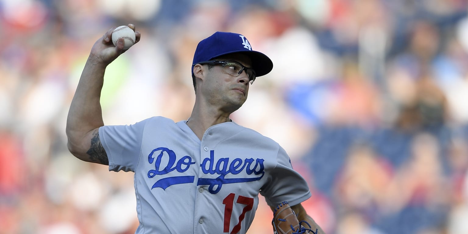 Dodgers pitcher Joe Kelly's at-home workout goes awry