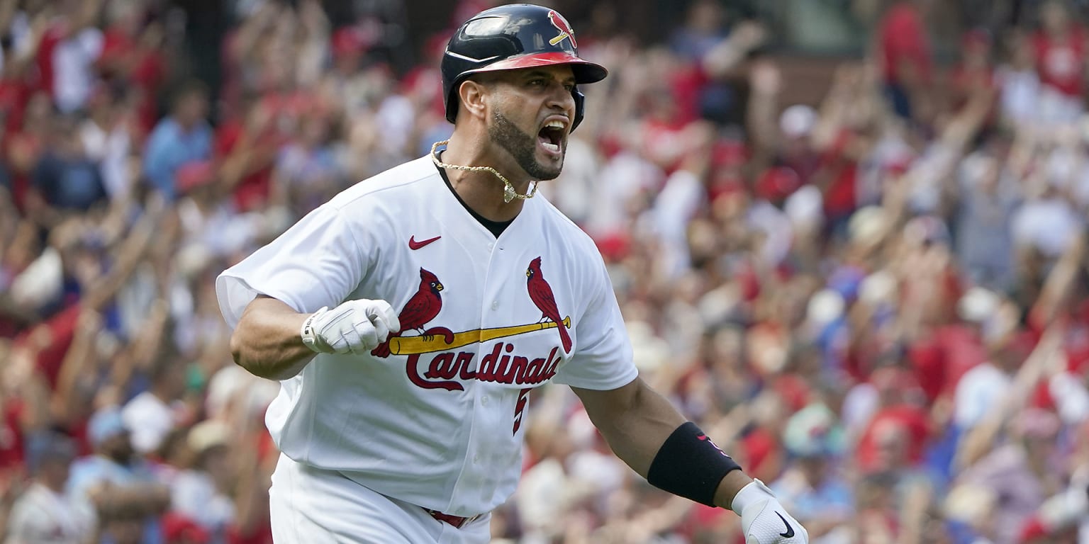 Albert Pujols homers against former team in win