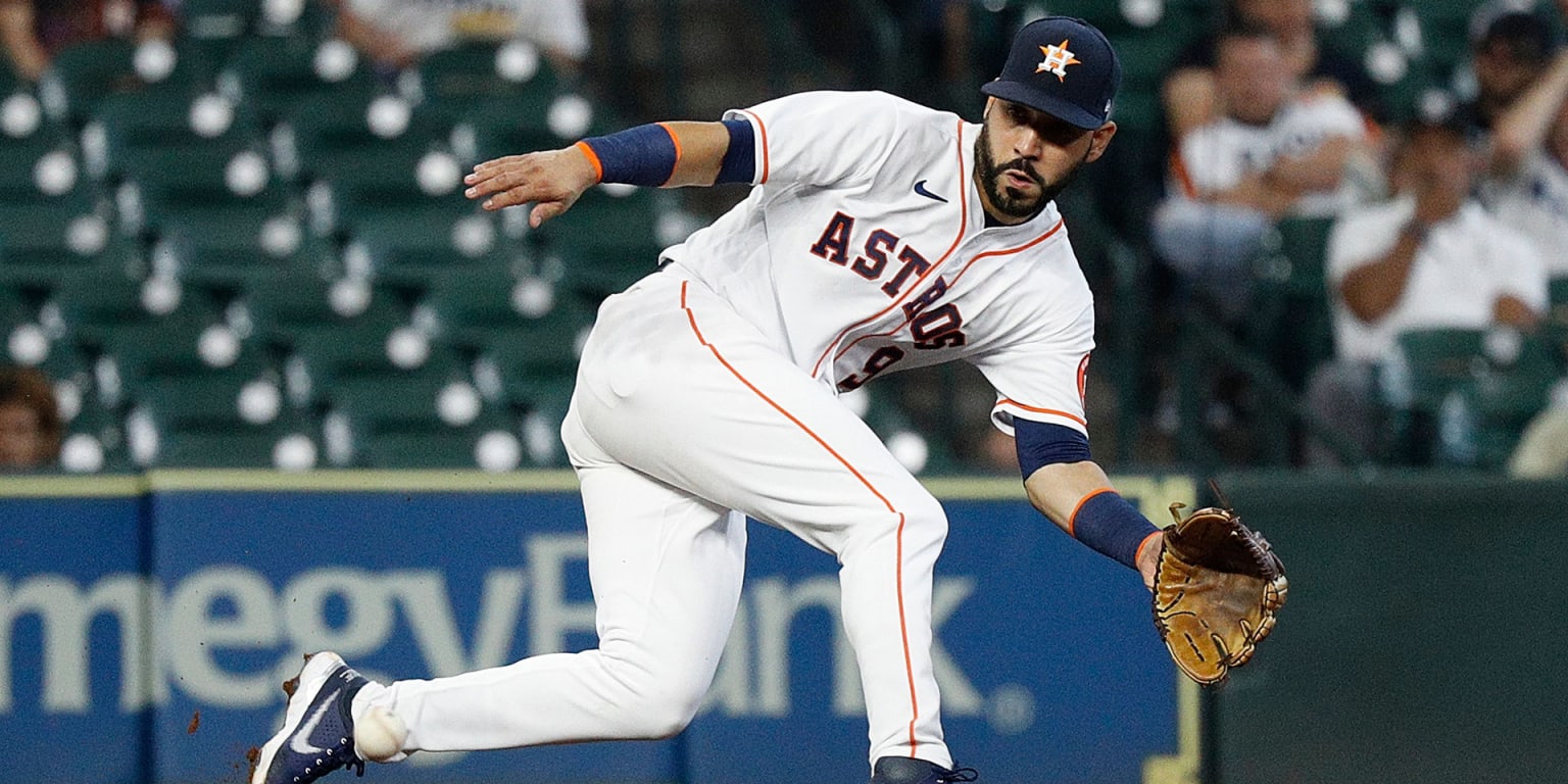 Astros bring back Marwin Gonzalez on minor-league deal