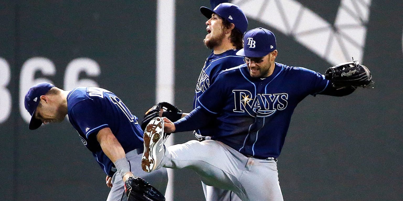 Rays beat Red Sox despite 3-error inning