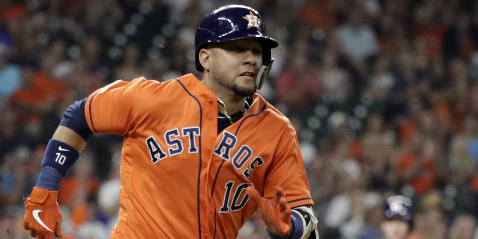 Yuli Gurriel makes first career start at second amid Astros' injury issues