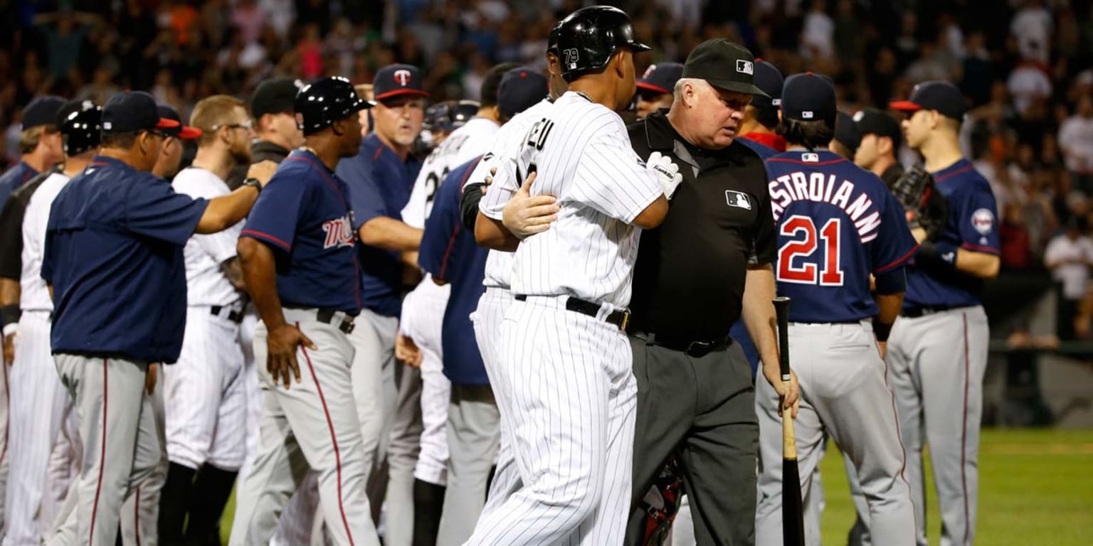 White Sox, Twins benches clear in 8th inning
