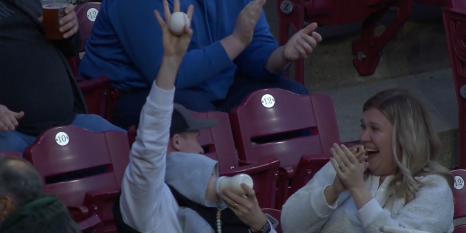 This Dad Caught a Foul Ball While Feeding His 11-Month-Old Baby. Social  Media Erupted. - WSJ