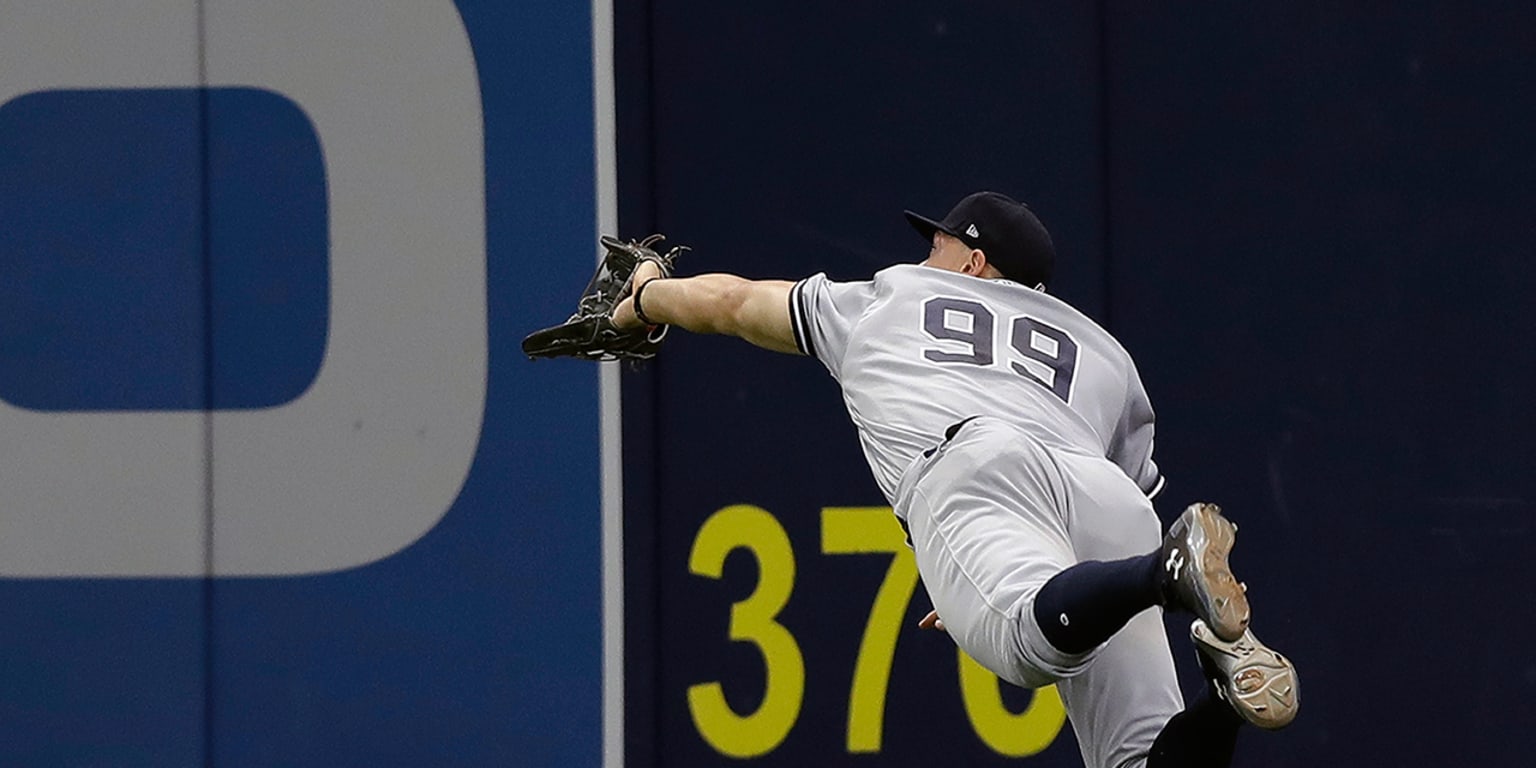 Kiké Hernández robs Aaron Judge, 04/09/2022