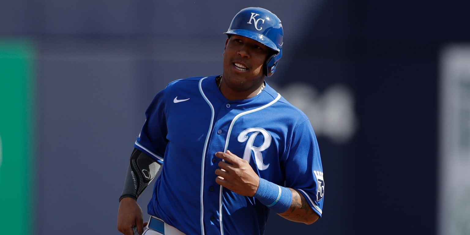 Royals Salvador Perez tests positive for COVID-19