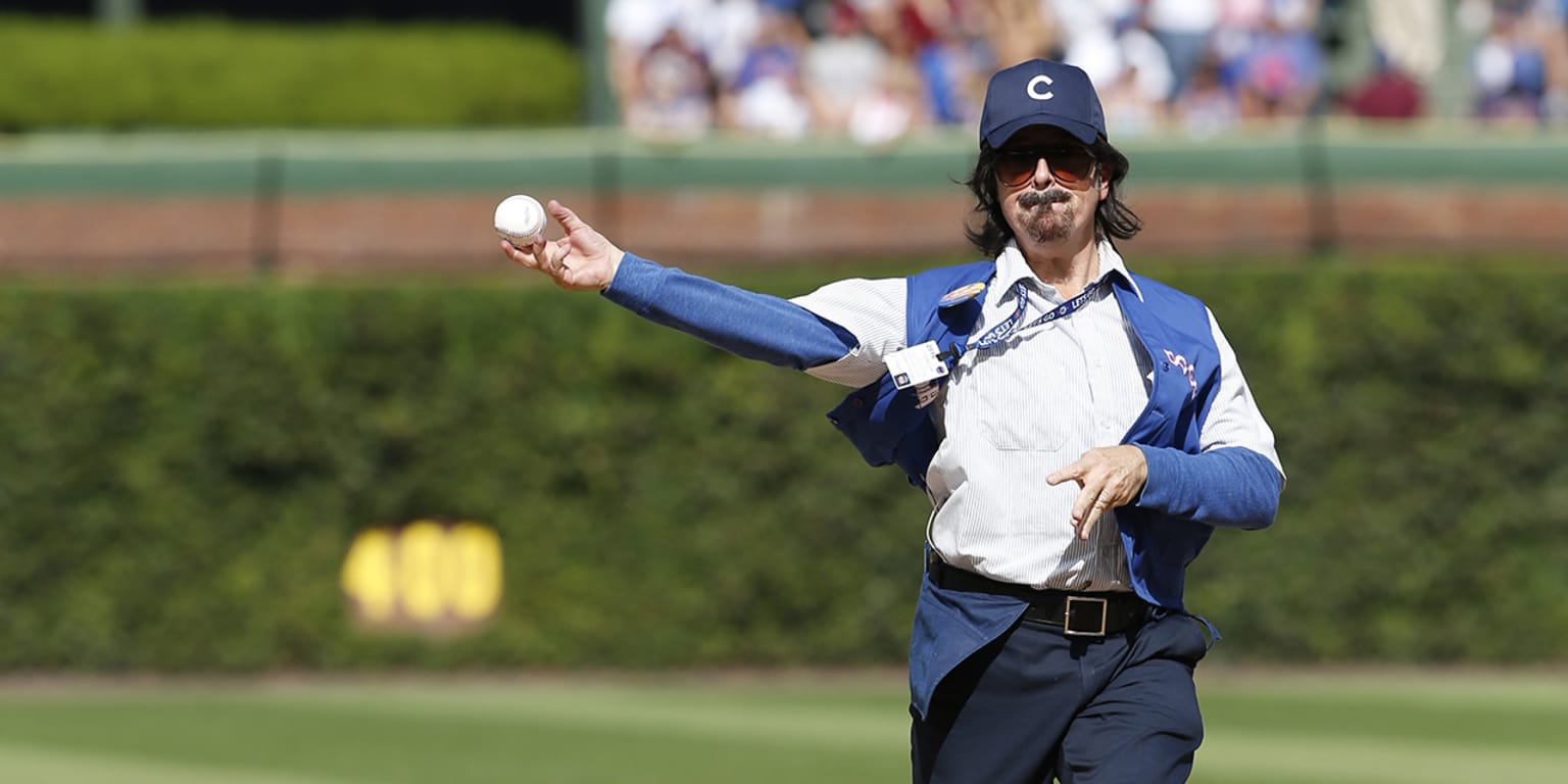 Stephen Colbert Sells Hot Dogs at Chicago Cubs Game