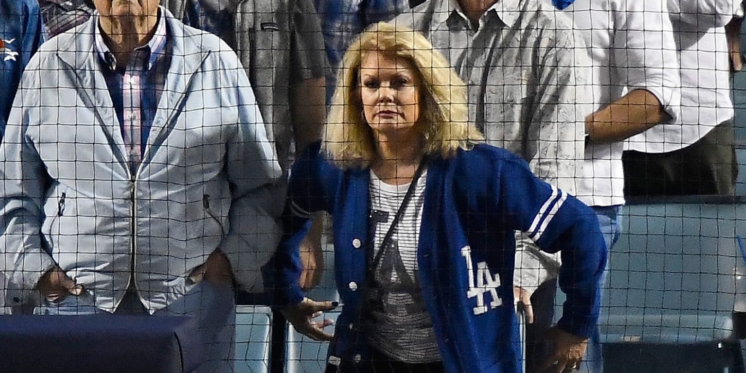 Mary Hart takes Dodgers fandom to new level