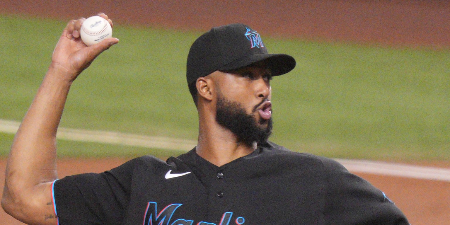 Marlins' Dontrelle Willis receives special Negro Leagues Hall of Fame honor