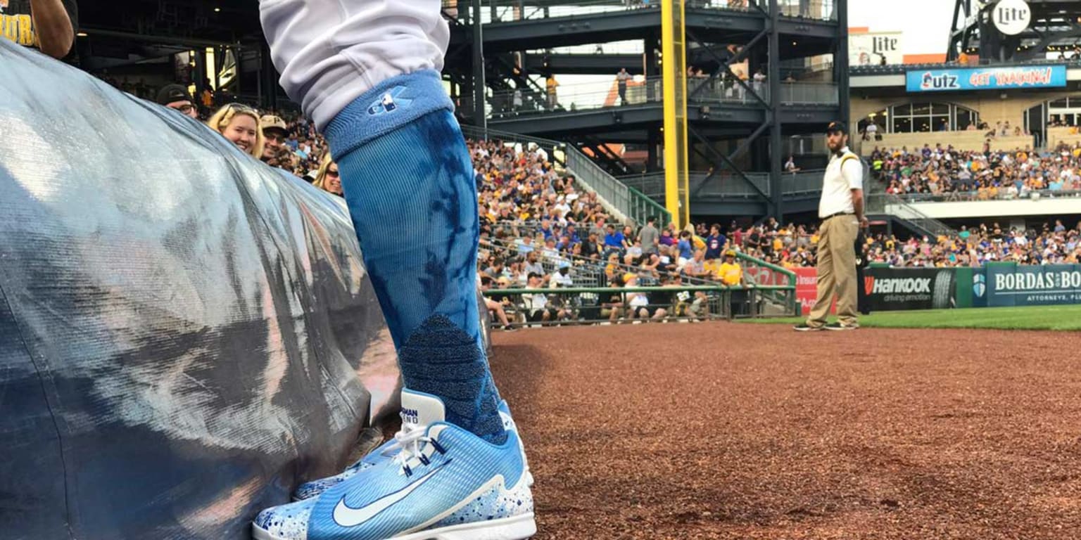 Cubs wear blue Father's Day gear for charity