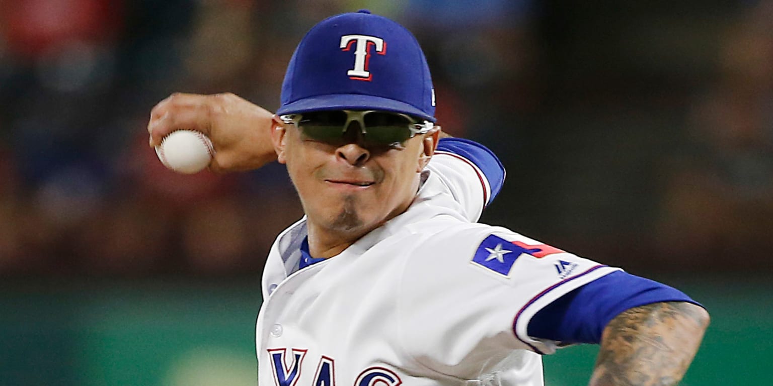 Rangers trade relief pitcher Jesse Chavez to Chicago Cubs for lefty Tyler  Thomas