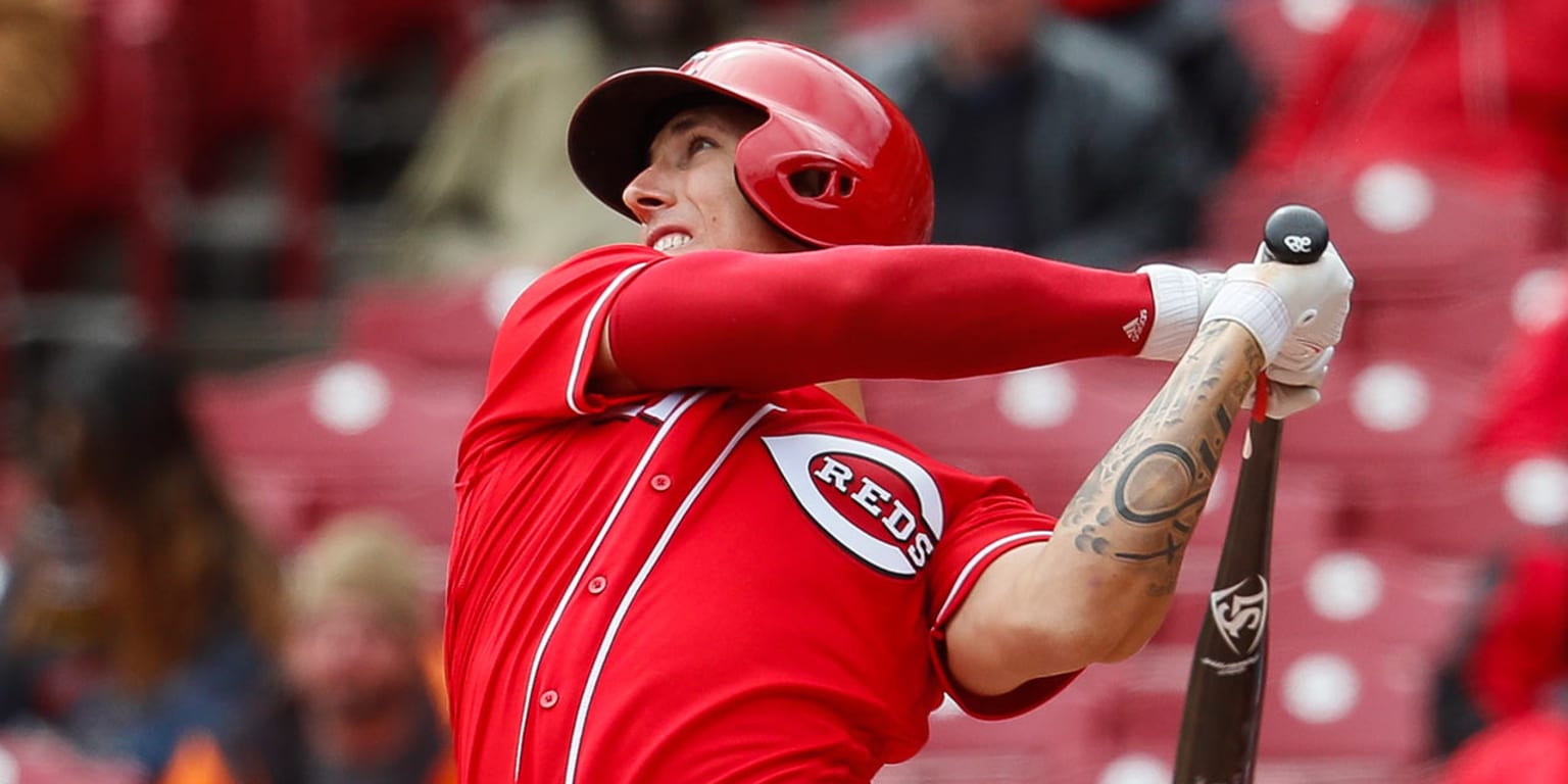 Reliever Lorenzen's pinch-hit homer sends Reds over Phillies