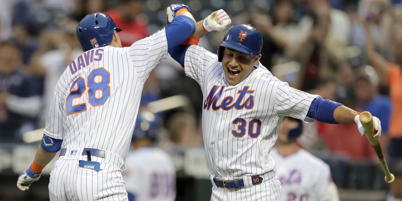 Mets hold on for wild win vs. Cardinals
