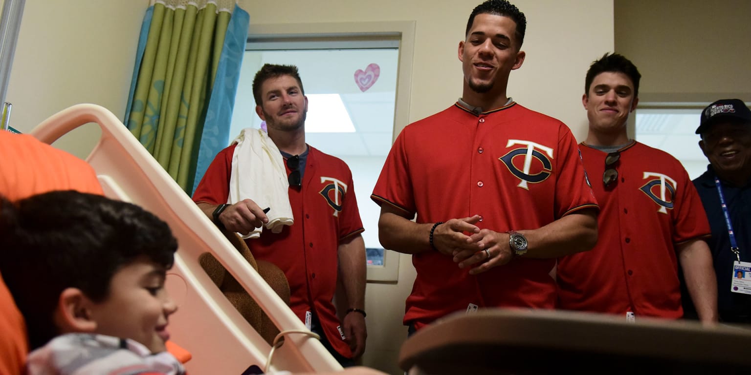 Reds right fielder Castellanos, son sell shirts for charity