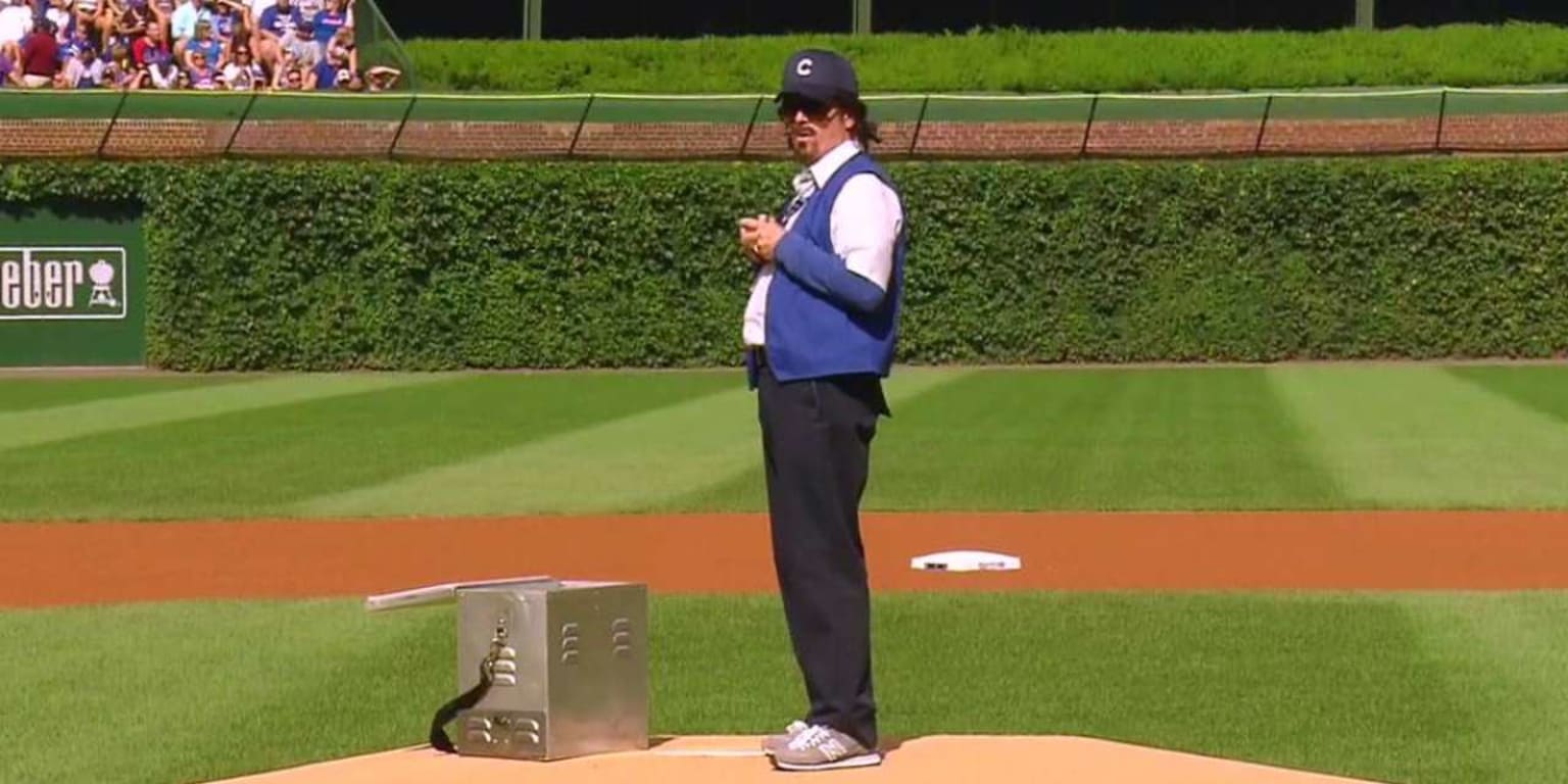 Stephen Colbert Sells Hot Dogs at Chicago Cubs Game