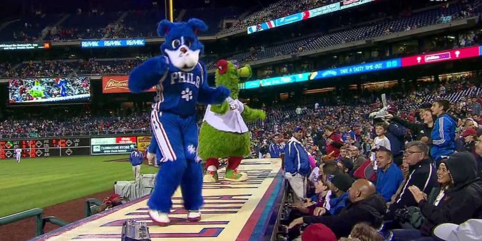 The Phanatic's veteran presence was on display in dance-off against the ...