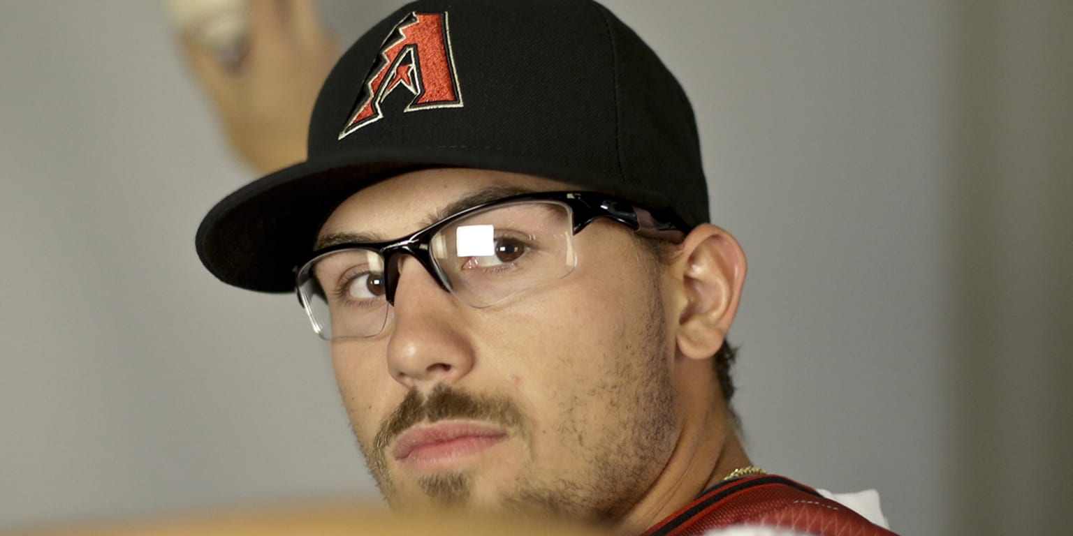 Glasses a fit for D-backs Clippard, Shipley