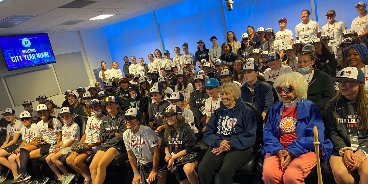 Women's baseball trailblazers celebrate 75 years of the AAGPBL 