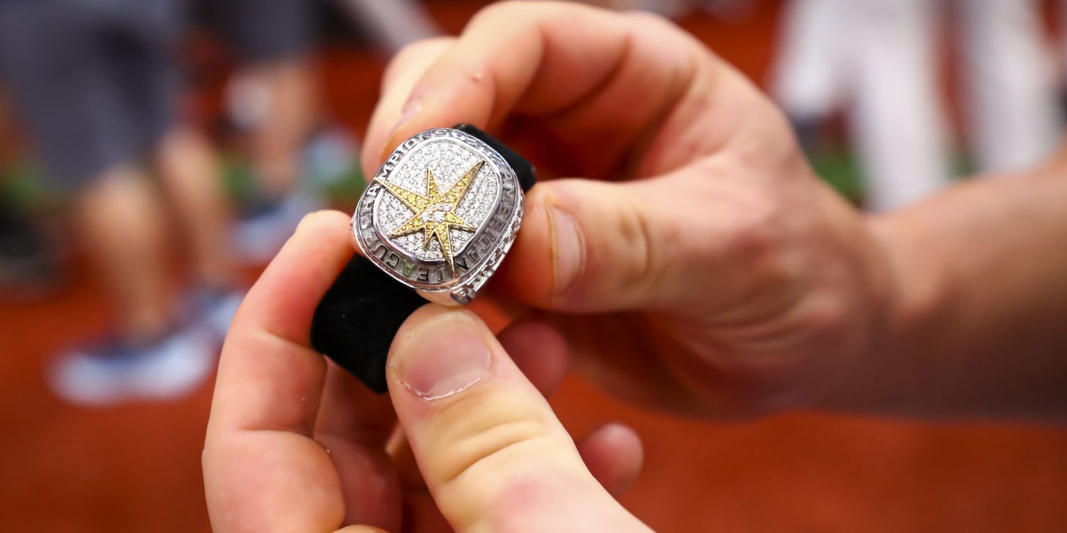 Rays receive American League championship rings