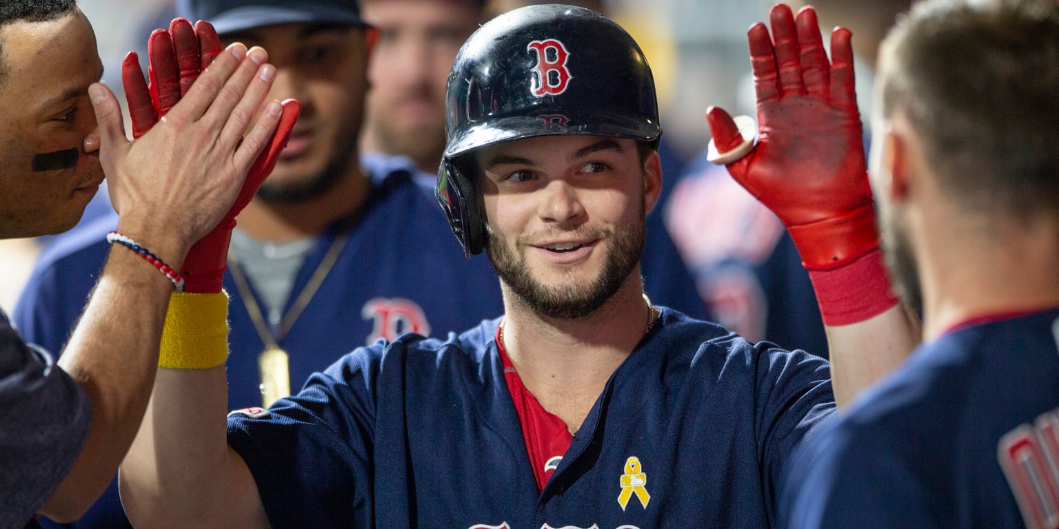 Andrew Benintendi, Red Sox agree on two-year, $10 million deal