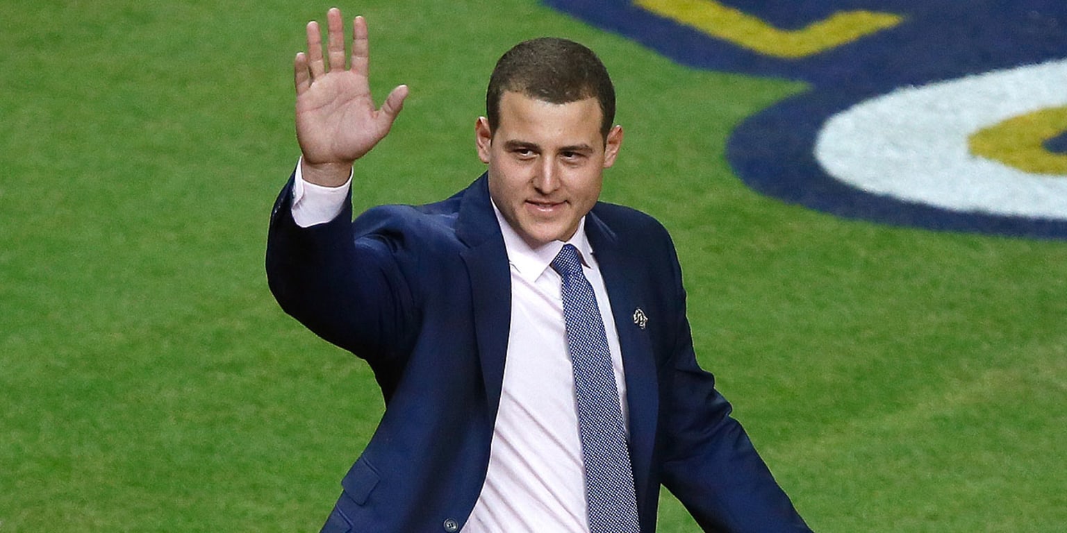 Anthony Rizzo raises money for high school