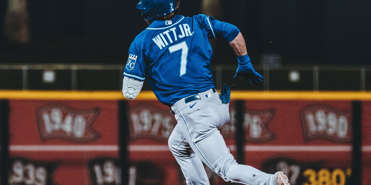 Bobby Witt Jr. hits go-ahead homer and Royals end skid with 4-3 win vs Cubs