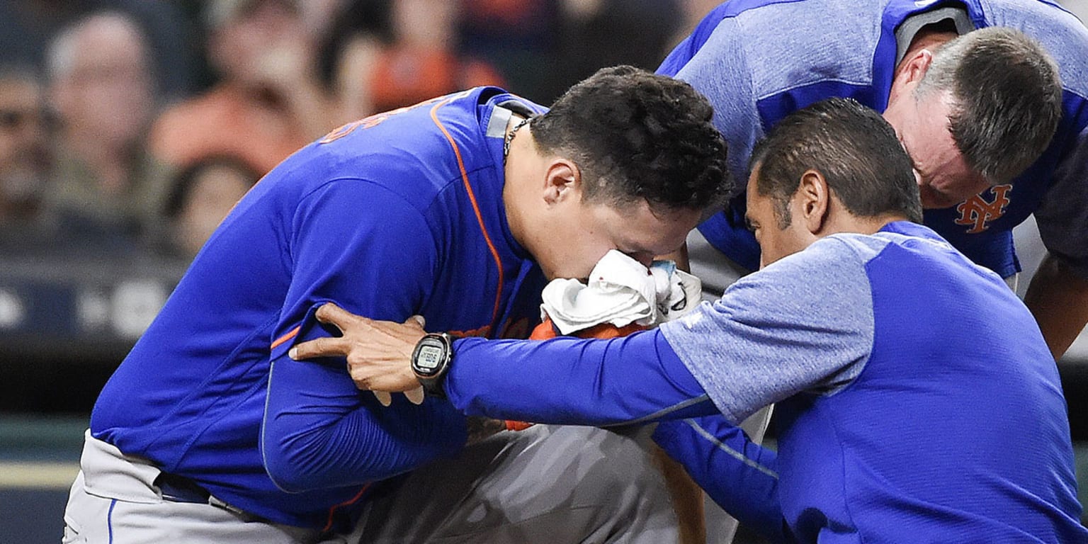 Mets' Wilmer Flores out for season with broken nose - MLB Daily Dish