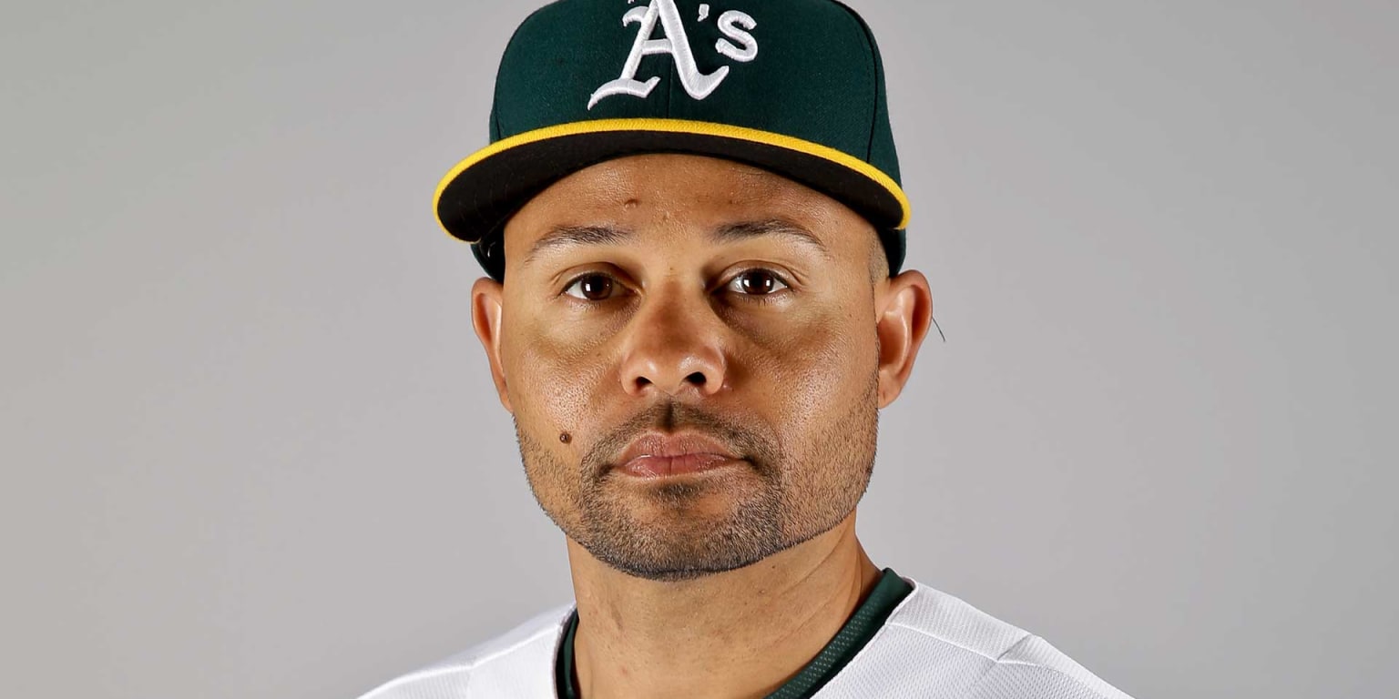 Crisp agrees to 2-year deal with A's: source