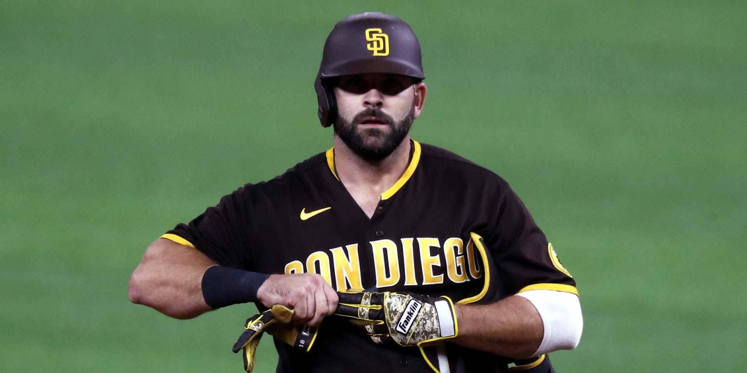 Padres decline Mitch Moreland's $3 million option