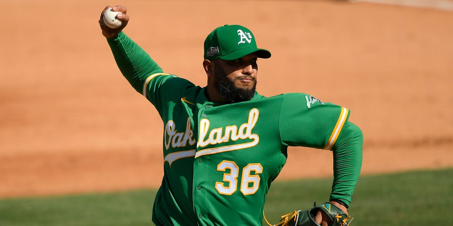 Oakland A's sign reliever Sergio Romo to one-year contract